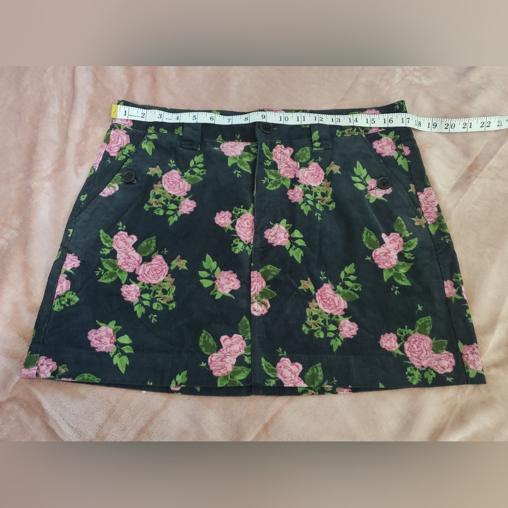 Floral print mini skirt